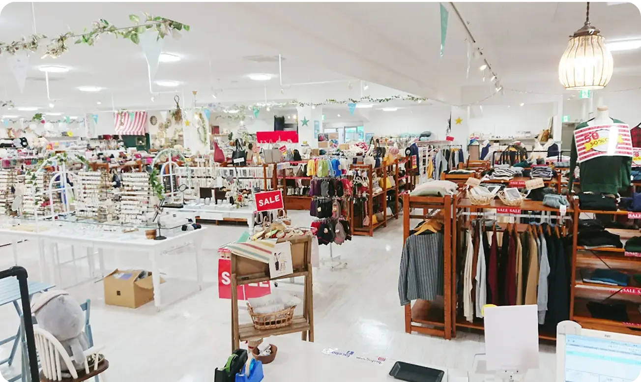 八幡西店隣に雑貨専門店「AT EASE」のオープン時の店内の様子